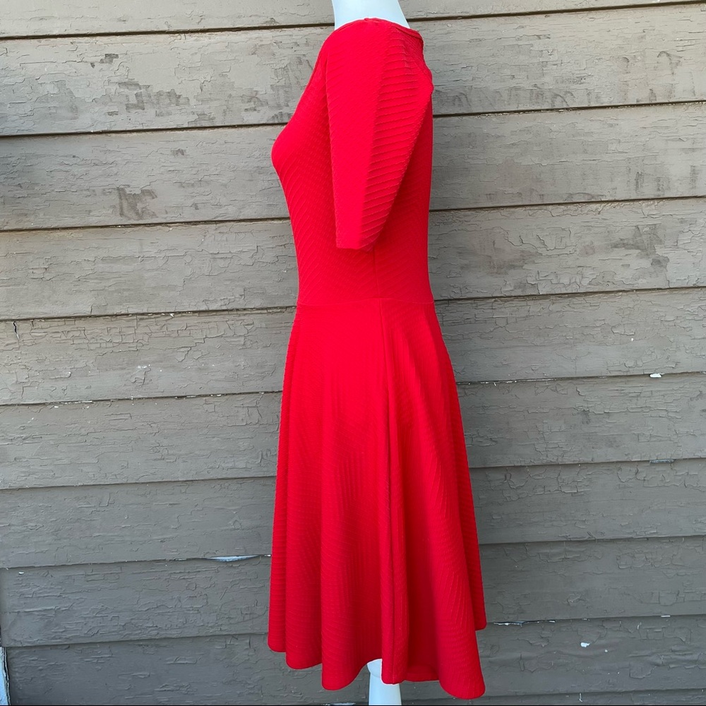Textured red dress with 3/4 sleeves! - Picture 4 of 8